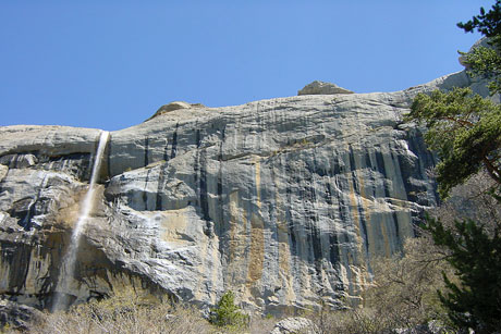 La cascade de la falaise de Ce&uuml;se